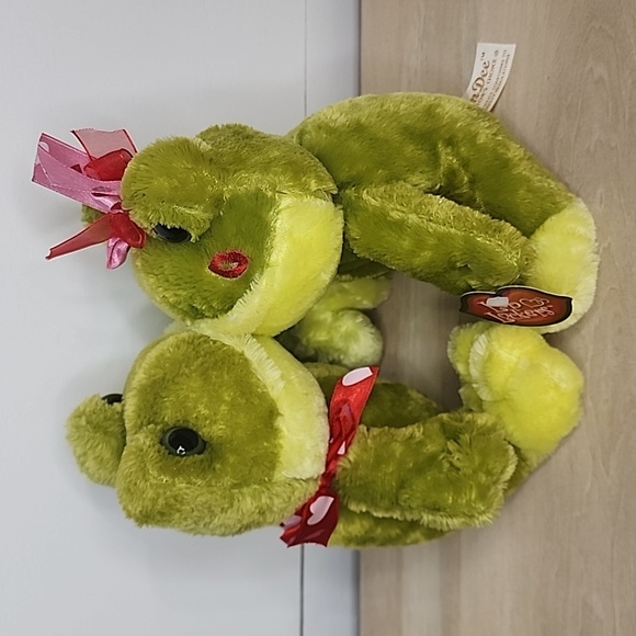 Dan Dee Collection Kissing Frogs Stuffed Plush - Picture 4 of 5